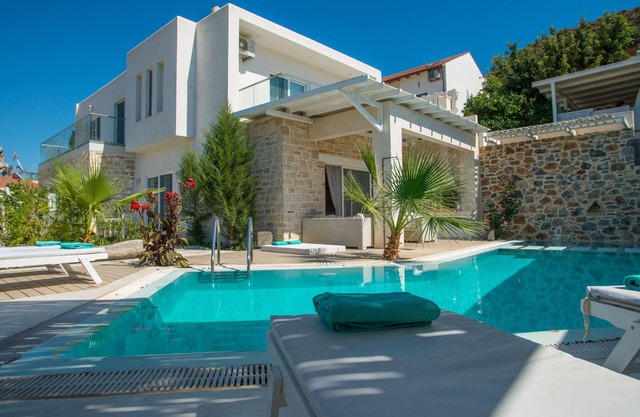 Special, in a quiet location, swimming pool, Jacuzzi, W-LAN, mountain panorama, near the SEA