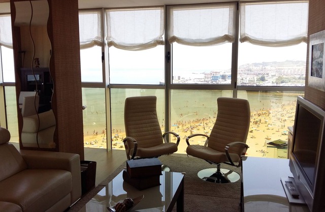 SPECIAL OFFER: First beach line San Lorenzo de Gijon with garage.