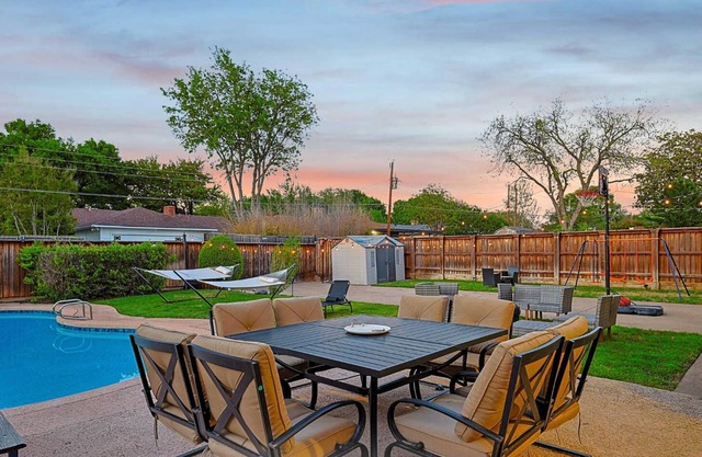 Spectacular 6BR 2.5B Home with Pool