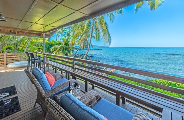 Spectacular Oceanfront Home! Watch turtles from deck while relaxing in the spa!