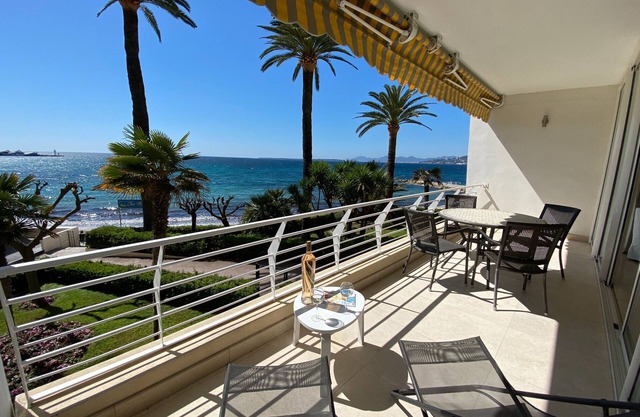 Spectacular sea views - Waterfront location