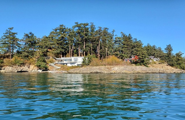 Spectacular Skagit Bay Beach House with Dramatic Views