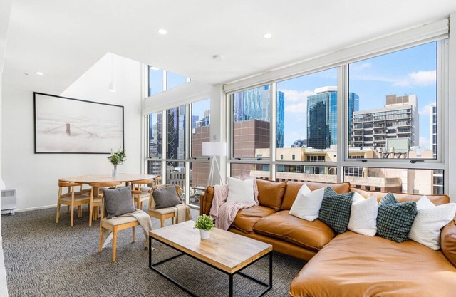 Spectacular William St Apartment - Sleeps 12