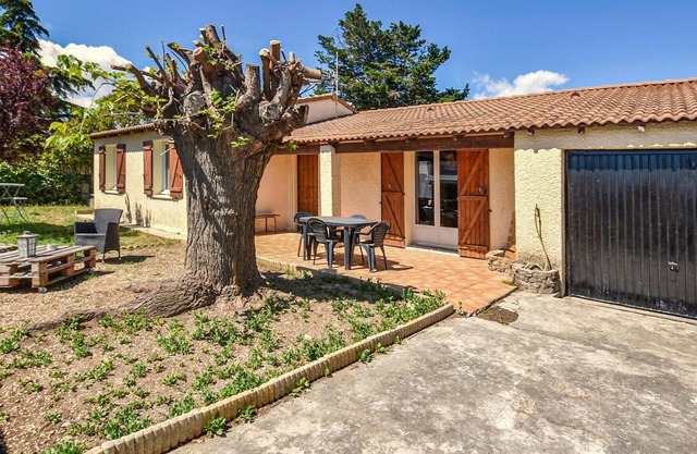 Spend an active vacation in this cozy and bright cottage.