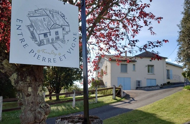 Spend Christmas/New Year's Eve in a former winegrower's farmhouse!