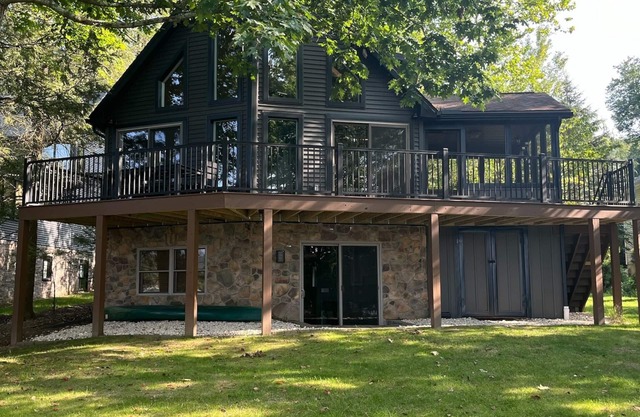 Spend time making cherished memories at this gorgeous 5-bedroom LAKEFRONT Lodge!