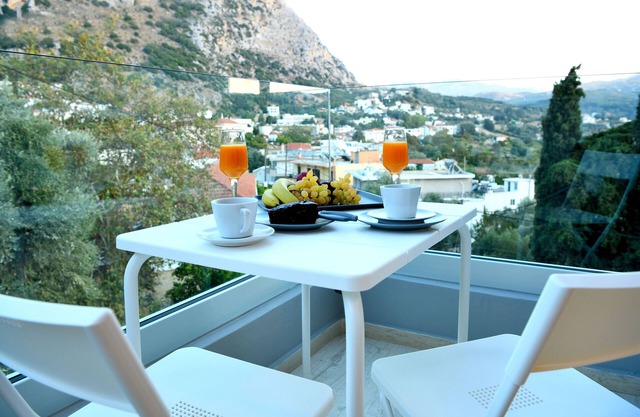 Spilgaia Stone apt in Spili for 2, with spectacular views!