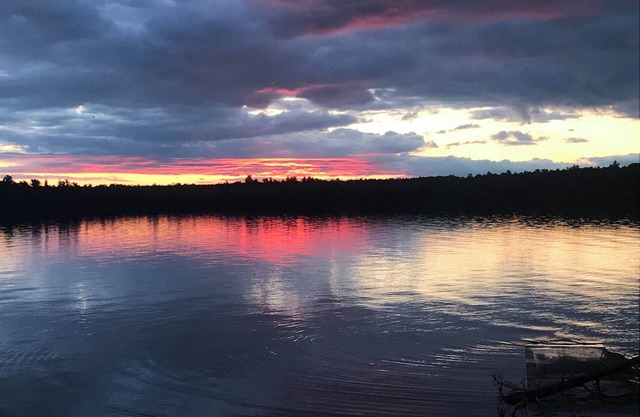 Spitfire Retreat on Champlain. Less than an HOUR TO WHITEFACE Mtn.or Montreal.