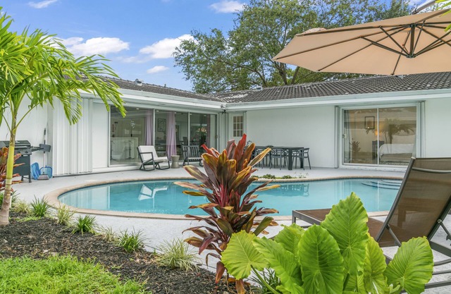 ★ Splendid 3BD/2BA Villa with Private Pool & BBQ