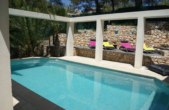 Splendid architect-designed villa with heated pool and air-conditioned rooms