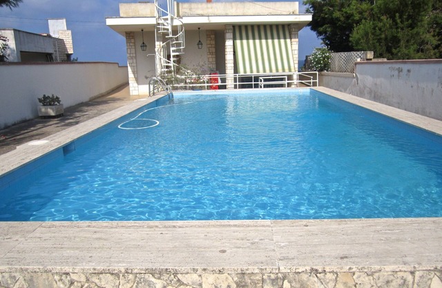 Splendid villa on the sea with a large comfortable and quiet pool suitable for groups
