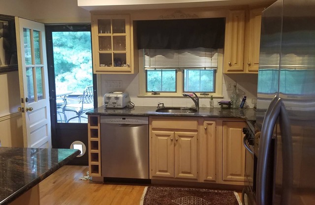 Split Level House (Top and Bottom Floor) in Hackensack, New Jersey 07601 NJ 0760