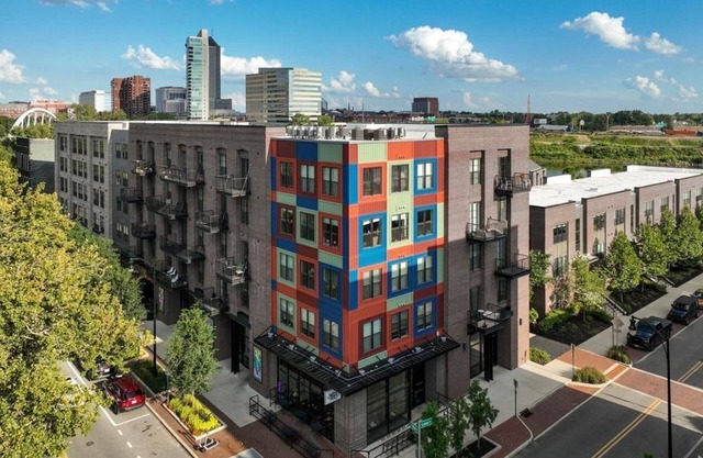 Spotless Monthly Penthouse | Downtown + Parking