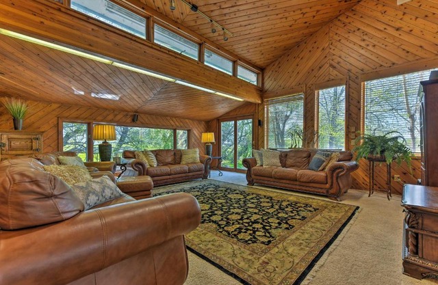 Spring Creek Retreat on 25 acres with Mountain Views!