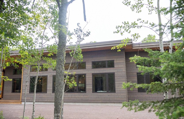 Spruce House: Autumn Bliss at Spruce House: Stunning Views and Cozy Retreats