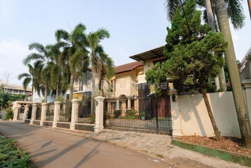 SR Residence near Mall Ciputra Cibubur Mitra RedDoorz