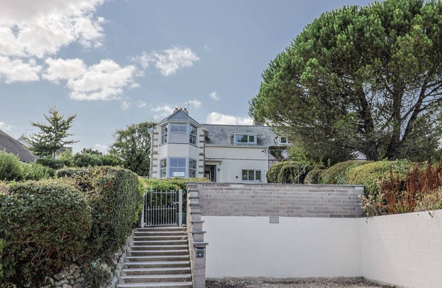 ST HELENA, pet friendly, country holiday cottage in Charmouth