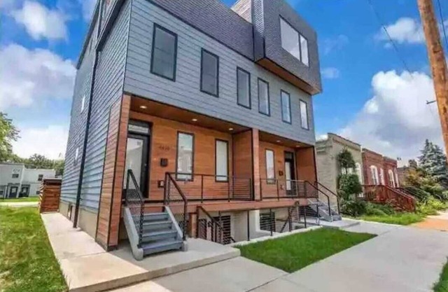 ST LOUIS 3 Bedroom 2.5 bathroom Townhouse