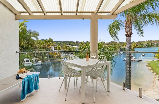 St Tropez 7: Stylish Apartment on the Noosa Waterfront, River Views