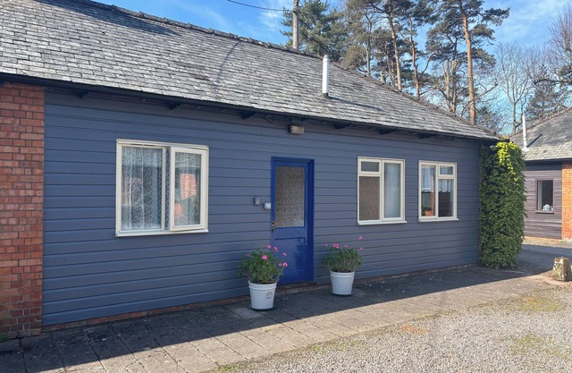 STABLE COTTAGE, pet friendly, country holiday cottage in Triscombe