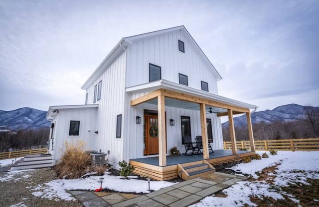 Stargazing on 12 Acres: Hot Tub 55"TV Fire Pit