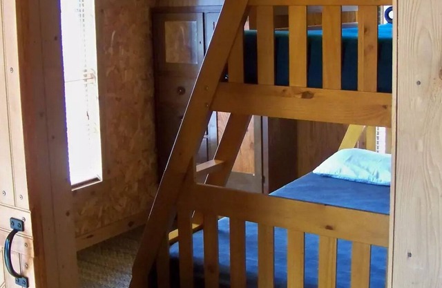 Starlight Cabin & Ride Away on Tomahawk Ridge