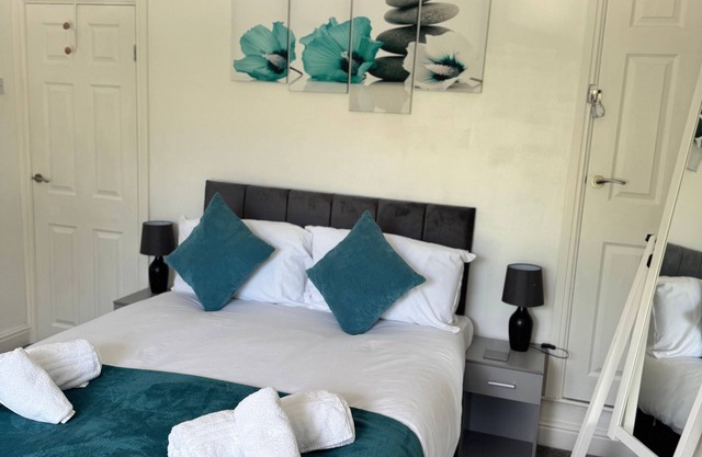 Station View | Family | Parking | WIFI | Sleeps 6