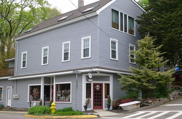 Stay Above Our Antique Shop In The Ridgeview Suite @ Stony Creek Depot