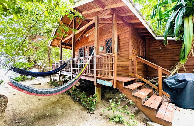Stay & Dive! Ocean front, Cozy Casita steps to the waters edge!