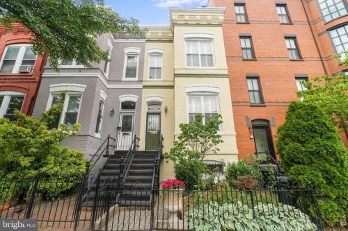 Stay in the heart of Logan Circle: Fully Walkable
