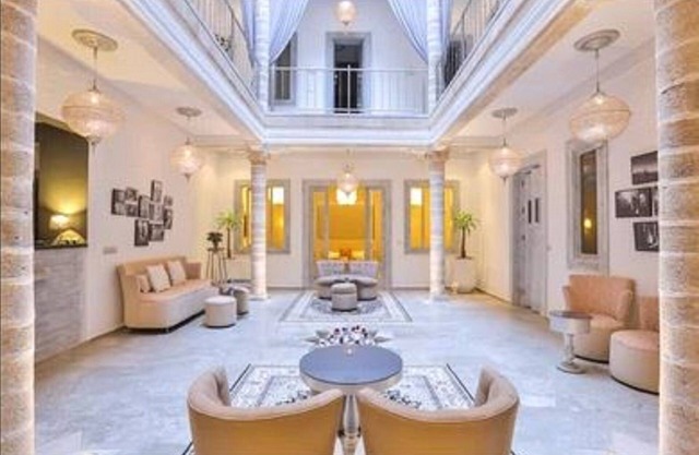 Stay in the heart of the city, superieure people (2) MALAKA