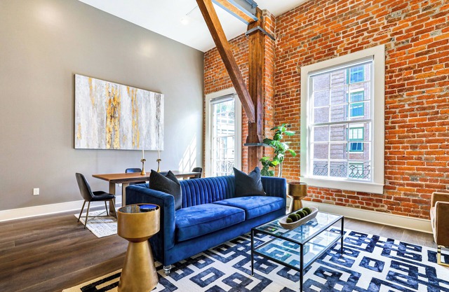 🎺 💙Stay like a LOCAL! HISTORIC CHARM+MODERN LUXURY+BALCONY IN DOWNTOWN NOLA WALK EVERYWHERE