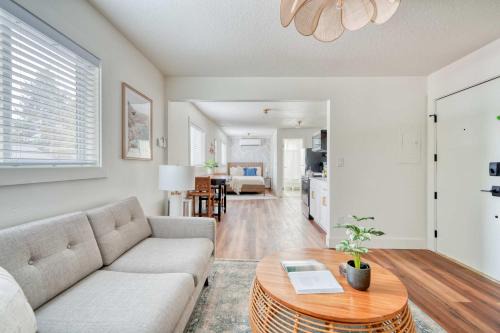 Stay Portland - Amazing Giant Studio in Brooklyn