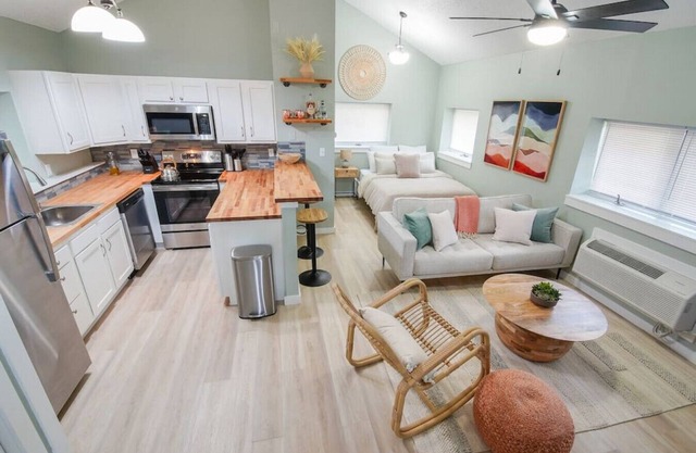 StayAwhile: Country Retreat, your Peaceful Lawrence Getaway!