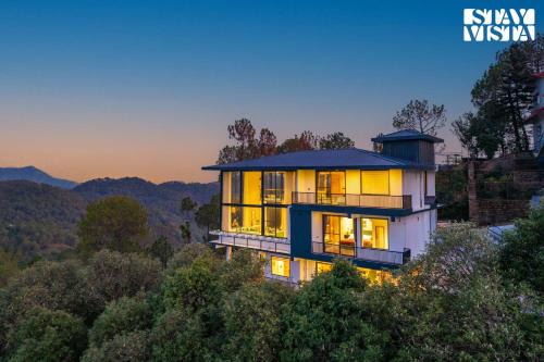StayVista at Petal Perch 4 BR and 2 BR with Bonfire in Kasauli