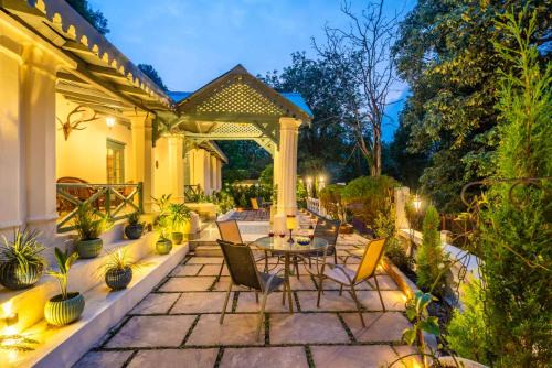 StayVista at The Emily Chalet 7 BR House in Nainital with Bonfire, BBQ