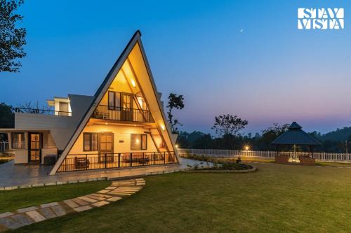 StayVista at Zen Cottage with Bathtub