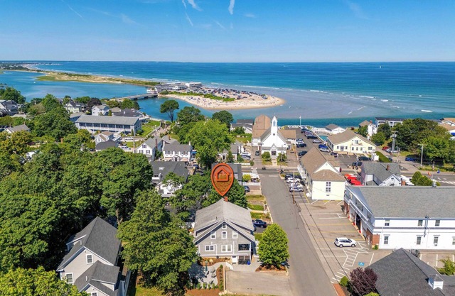Steps to Beach & Downtown OGT | Porch w Ocean View