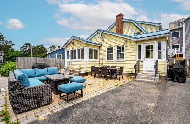 Steps2Beach, 2SidesOfDuplex, Grill & Fire Pit, Beach Gear