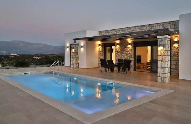 Sternes Tropicana Executive Villa with pool, Sitia
