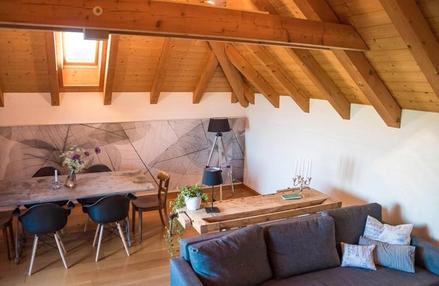 Stilvolle, stadtnahe Ferienwohnung mit Alpensicht