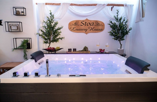 Stoa Luxury House with Unique Jacuzzi Room