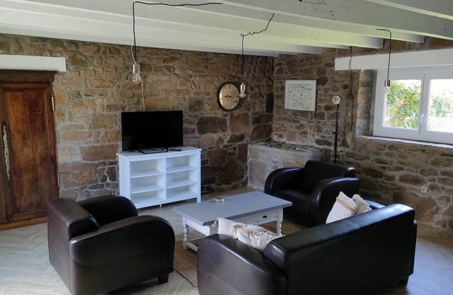 Stone house 10 minutes from the beach