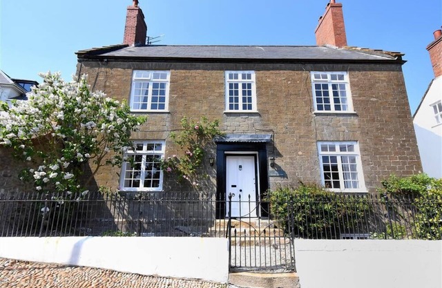 STONE HOUSE, family friendly, country holiday cottage in Charmouth