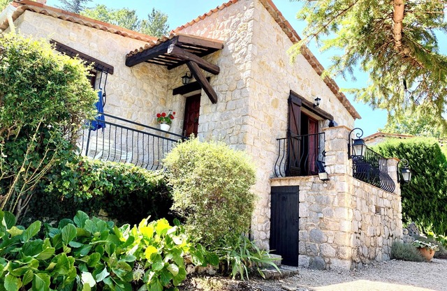 Stone house: garden & mountain view