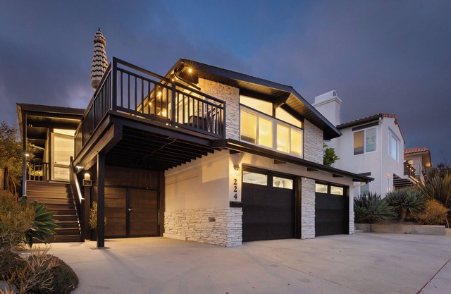 Stone Lagoon by AvantStay | Steps to the Beach + Backyard Oasis!