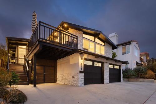 Stone Lagoon by AvantStay Steps to the Beach Backyard Oasis