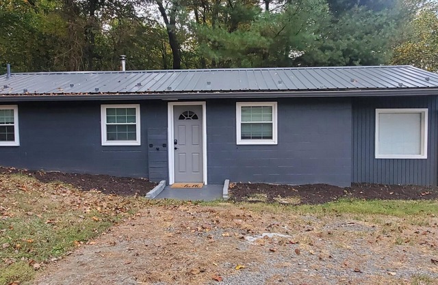 Stone's Throw Cabin moments away from the best of the Laurel Highlands!