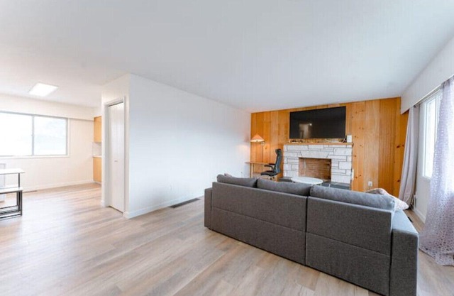Stone throw to university and hospital, Fully reno