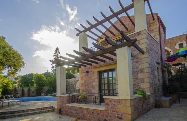 Stone villa shared pool & seaview, 1bedrooms, wifi, bbq